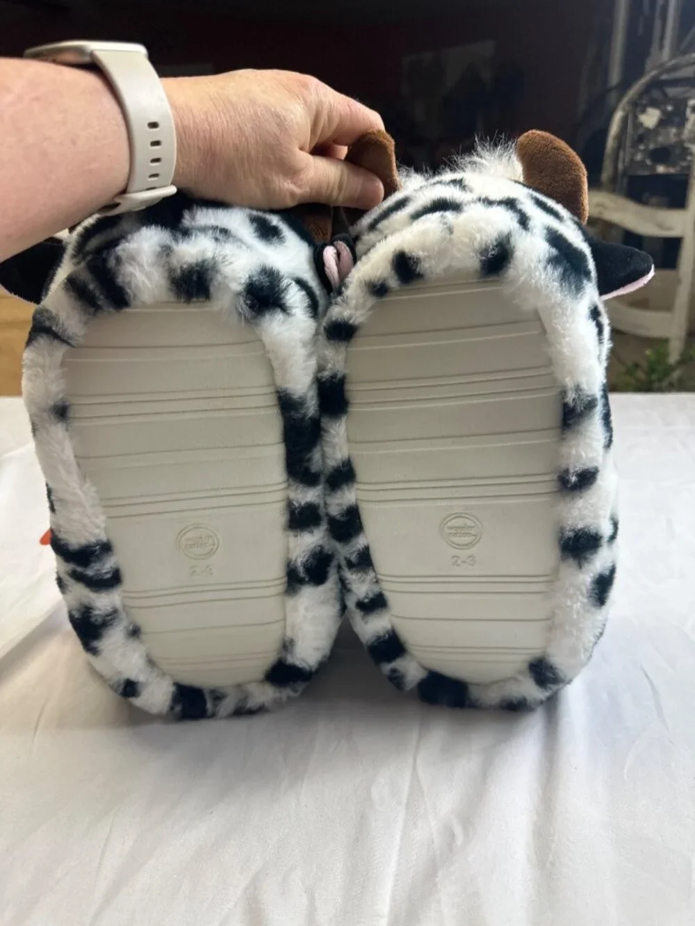 wonder nation youth 2/3 cow slippers nwt